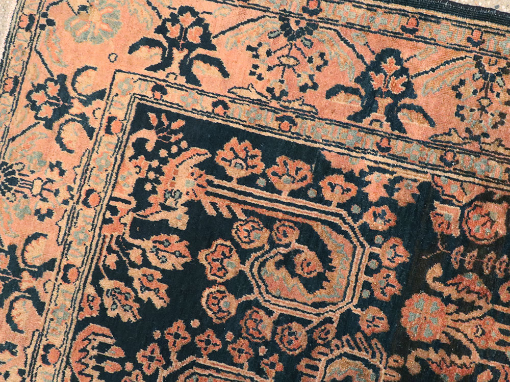 Antique Persian Sarouk Mohajeran Accent Rug, No.10173 - Galerie Shabab