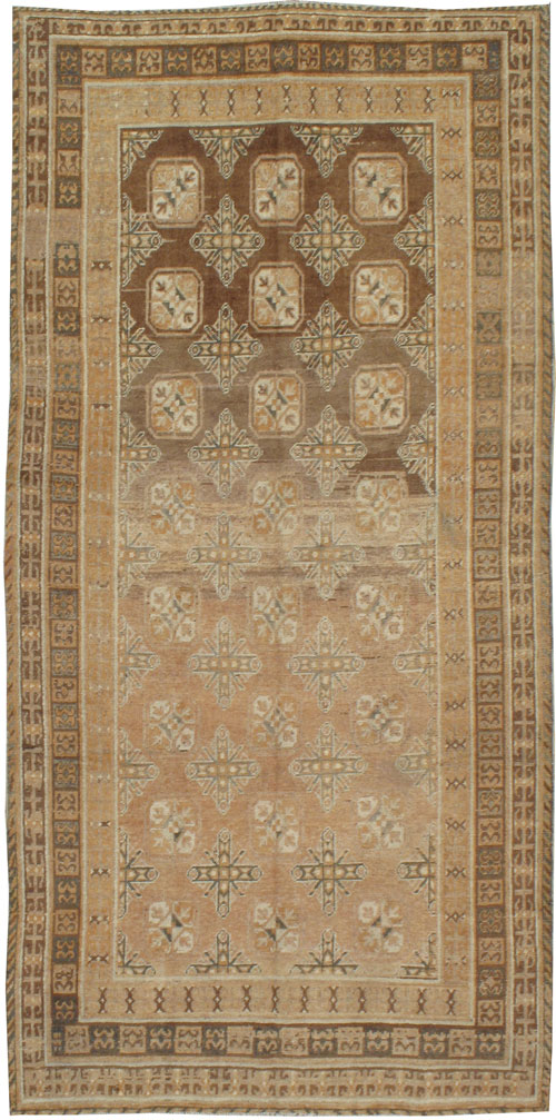 A Khotan Carpet, No.10246 - Galerie Shabab