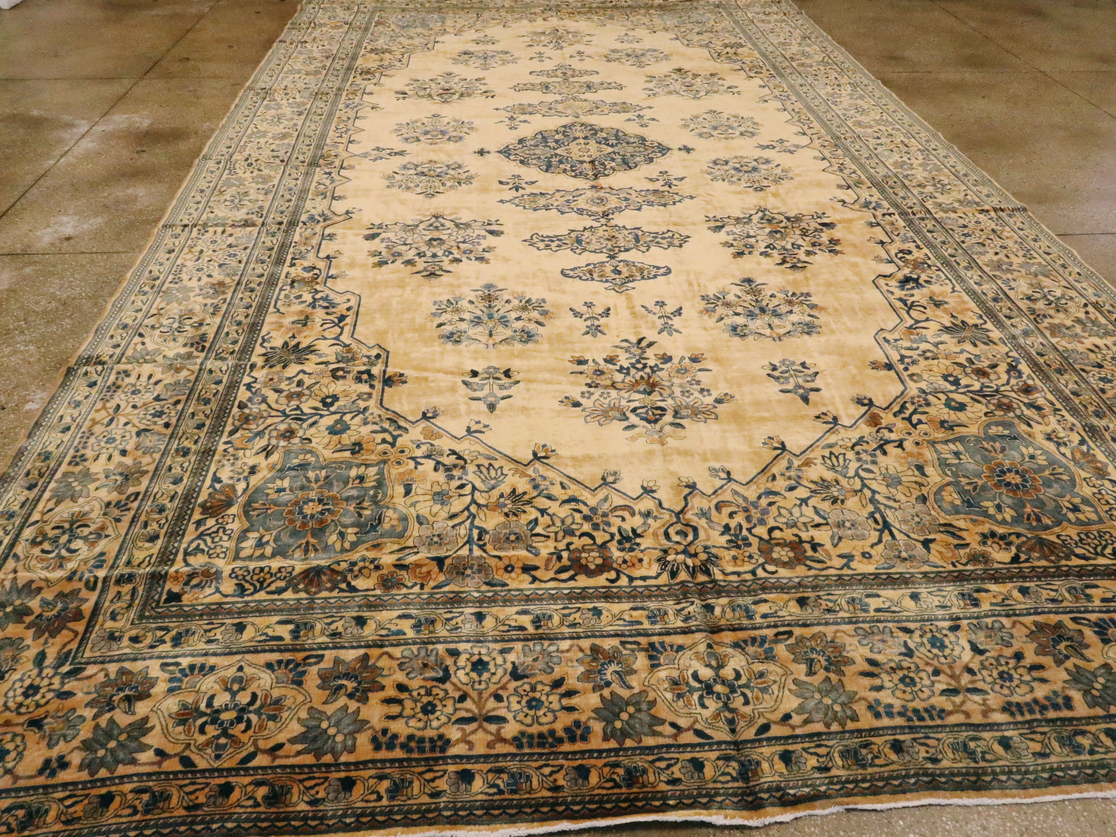 Persian Kashan Carpet, No.10259 - Galerie Shabab