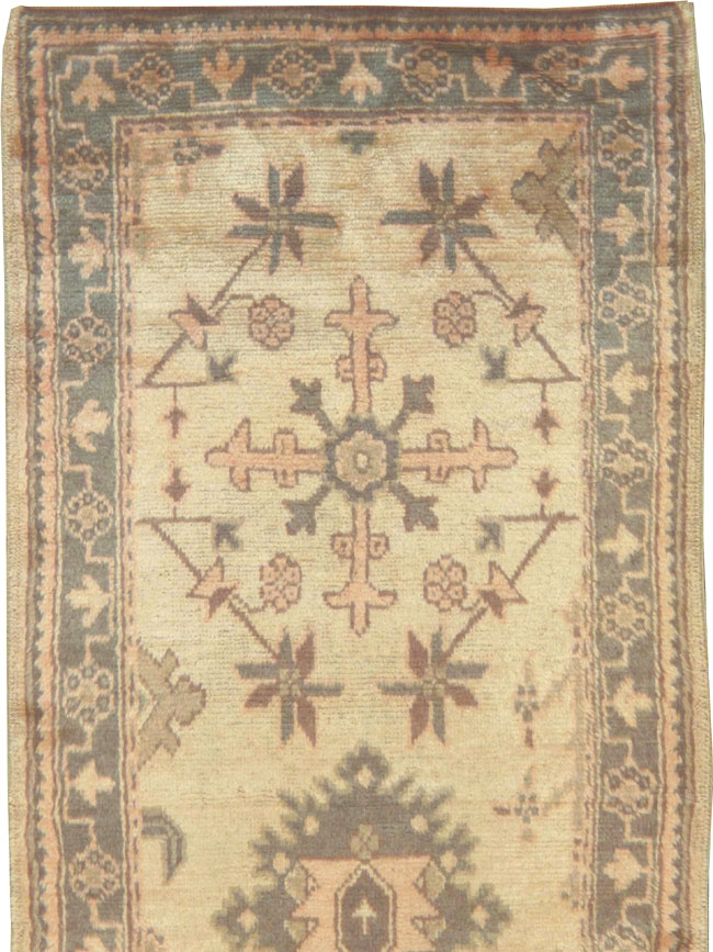 Antique Turkish Oushak Runner, No.10263 - Galerie Shabab