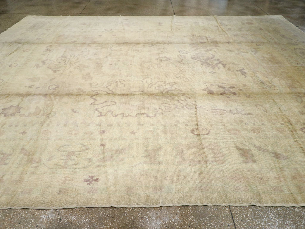 An Oushak Carpet, No.10280 - Galerie Shabab