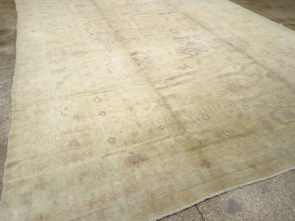 An Oushak Carpet, No.10280 - Galerie Shabab