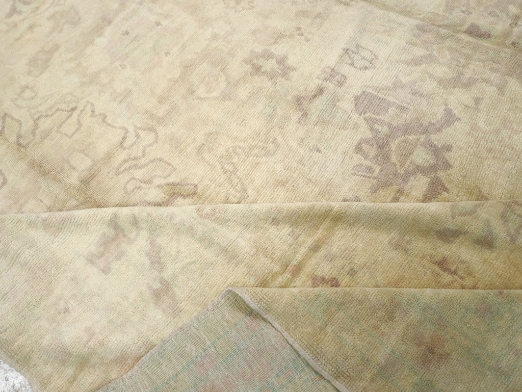 An Oushak Carpet, No.10280 - Galerie Shabab