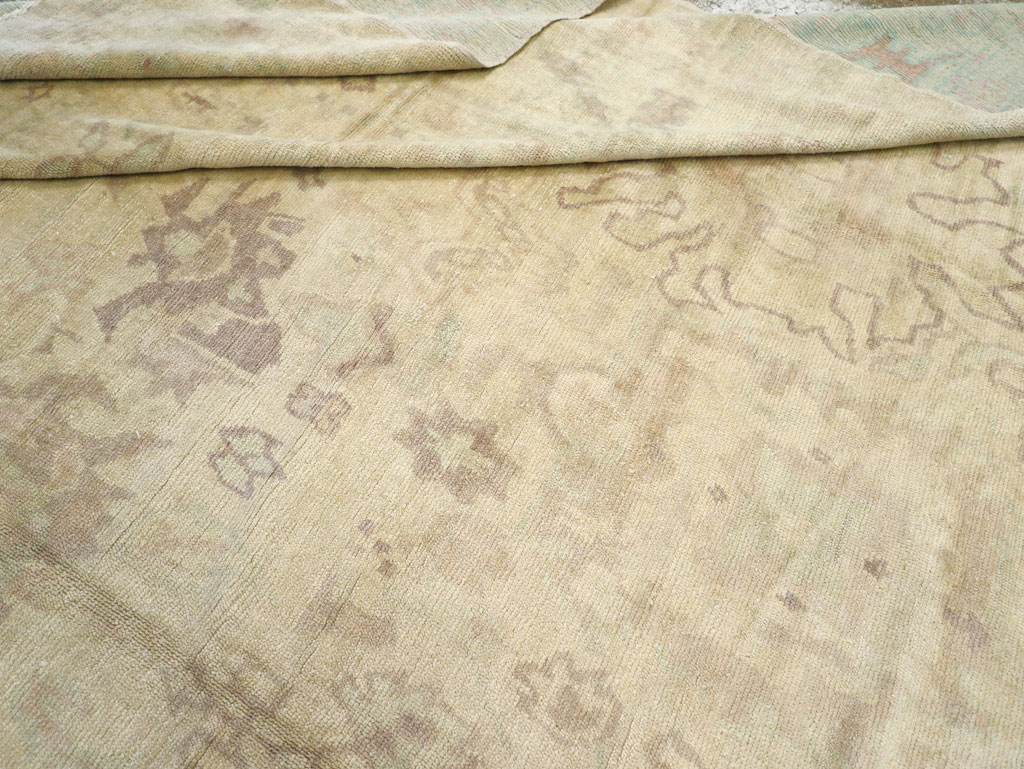 An Oushak Carpet, No.10280 - Galerie Shabab