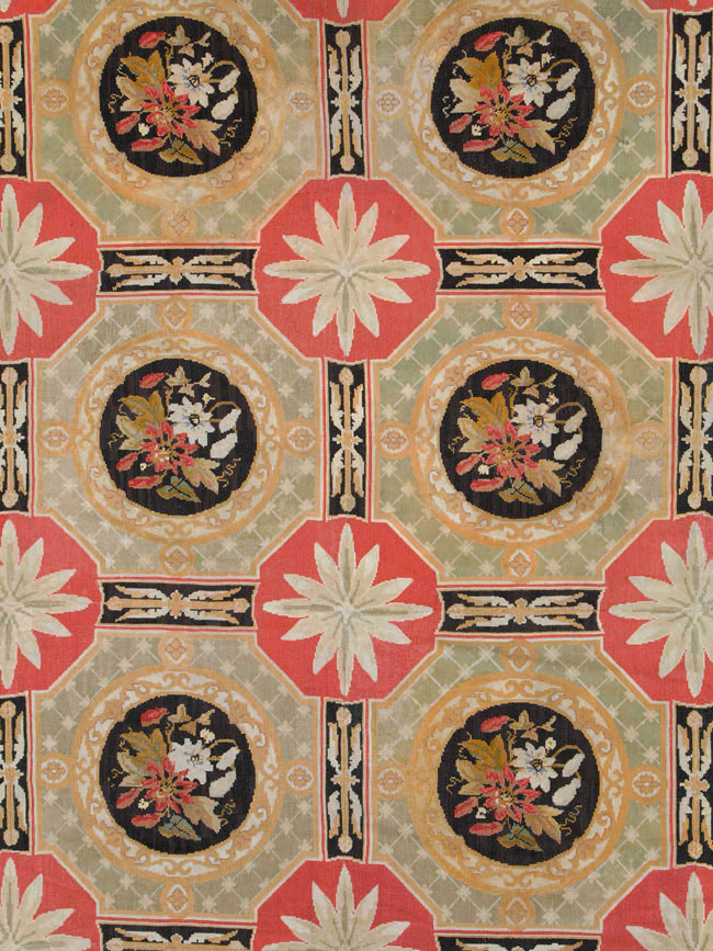 Antique English Needlepoint Carpet, No.10328 - Galerie Shabab