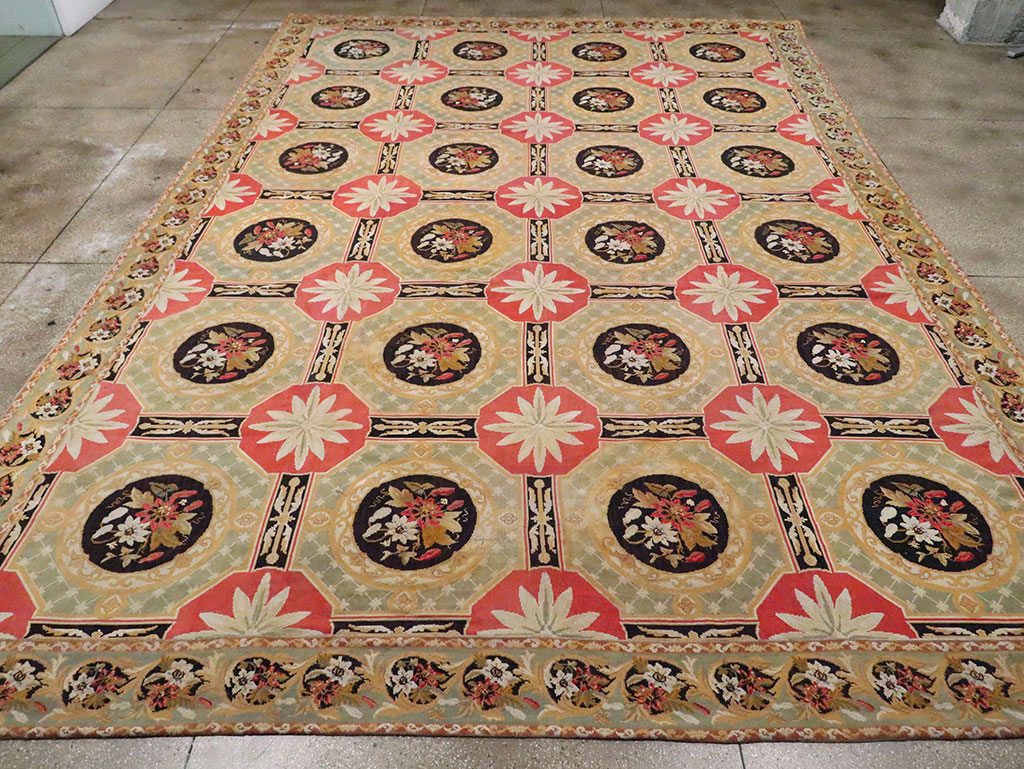 Antique English Needlepoint Carpet, No.10328 - Galerie Shabab