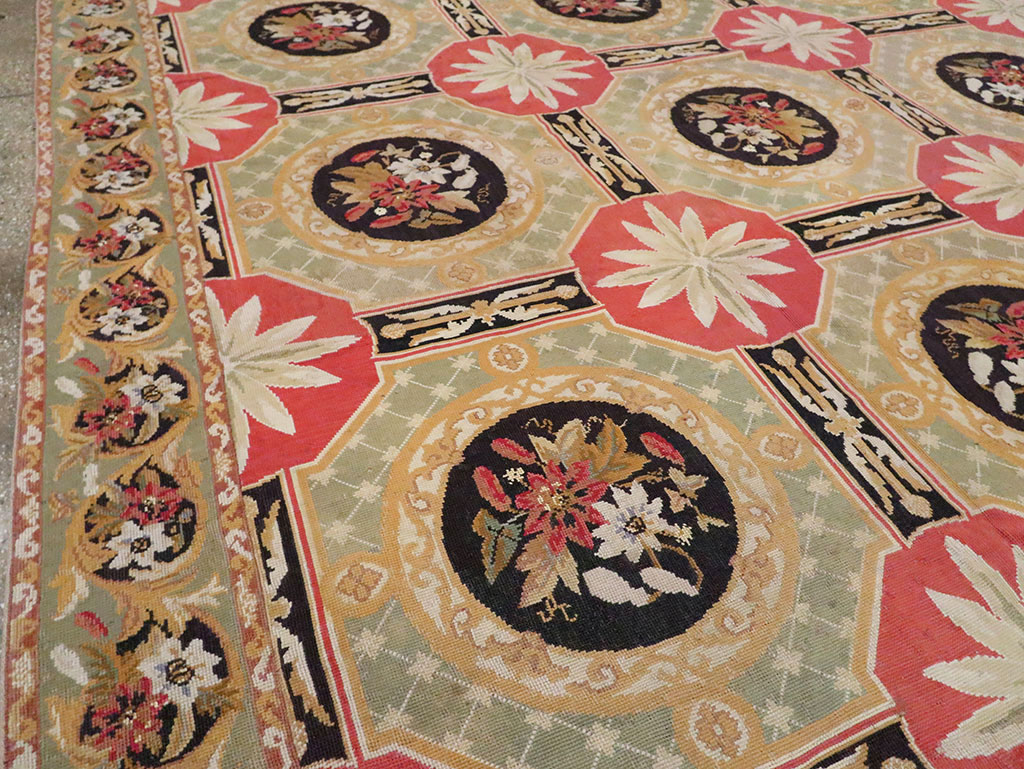 Antique English Needlepoint Carpet, No.10328 - Galerie Shabab