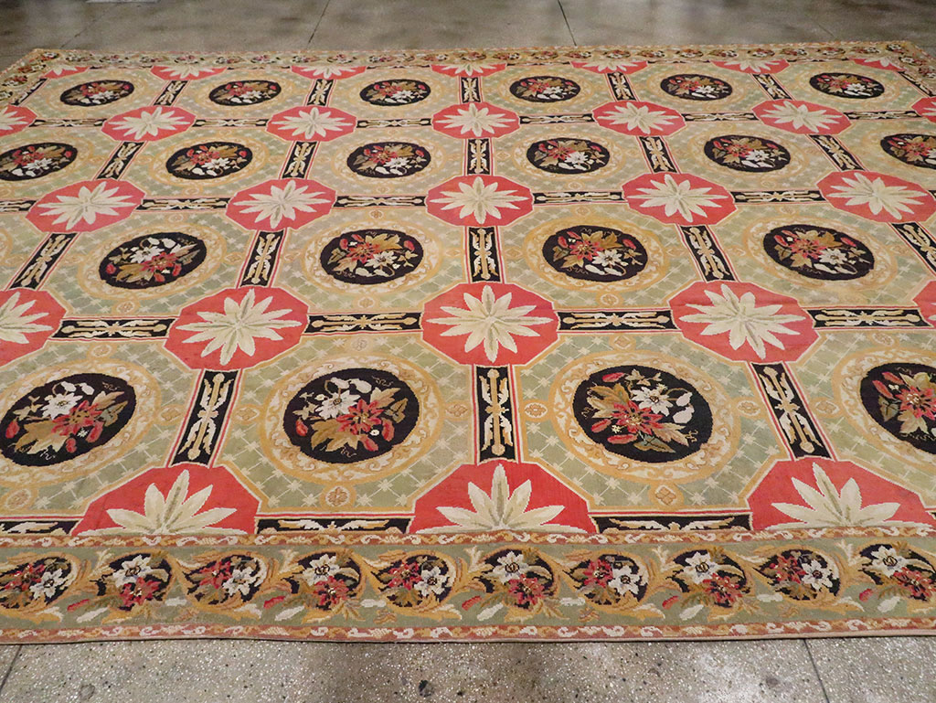 Antique English Needlepoint Carpet, No.10328 - Galerie Shabab