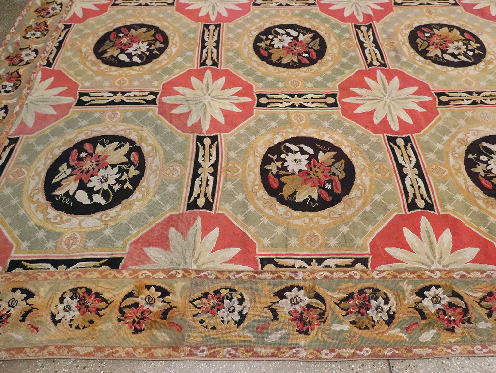 Antique English Needlepoint Carpet, No.10328 - Galerie Shabab
