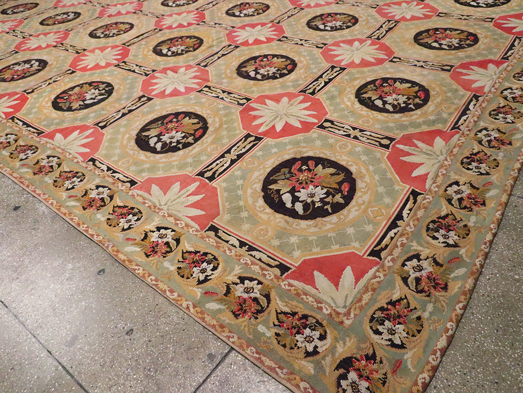 Antique English Needlepoint Carpet, No.10328 - Galerie Shabab