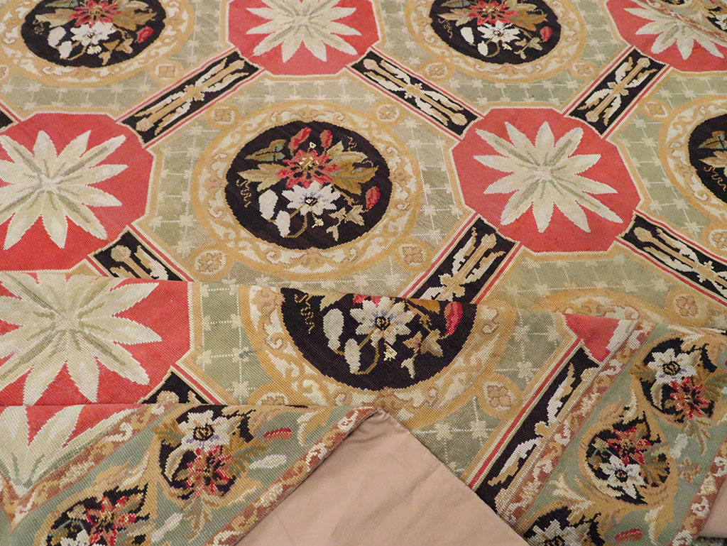 Antique English Needlepoint Carpet, No.10328 - Galerie Shabab