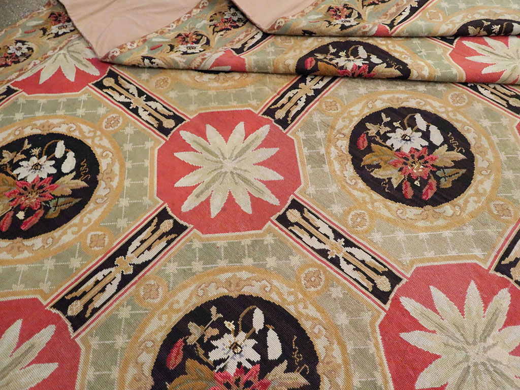 Antique English Needlepoint Carpet, No.10328 - Galerie Shabab