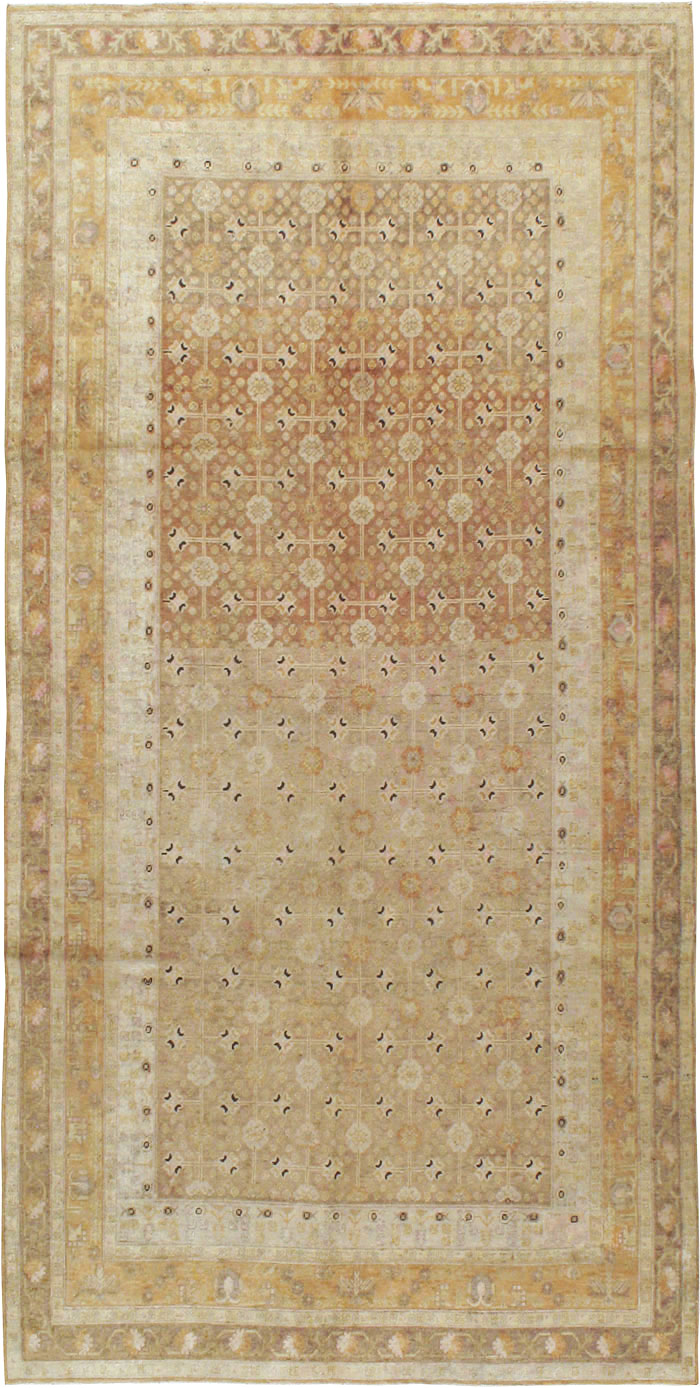 A Khotan Carpet, No.10349 - Galerie Shabab