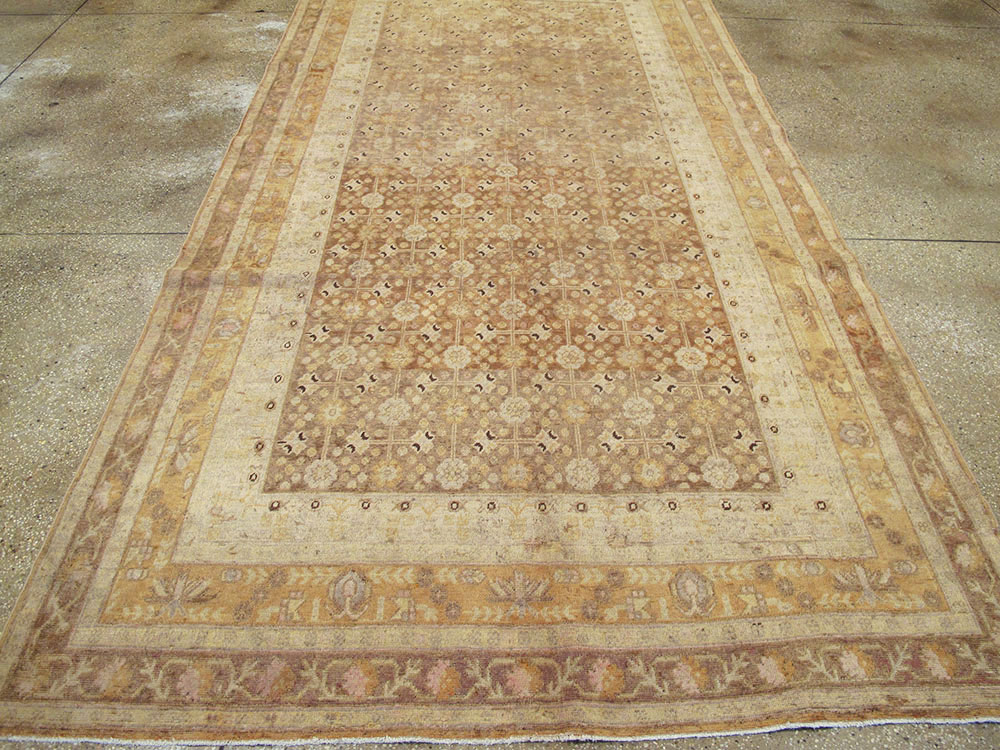 A Khotan Carpet, No.10349 - Galerie Shabab