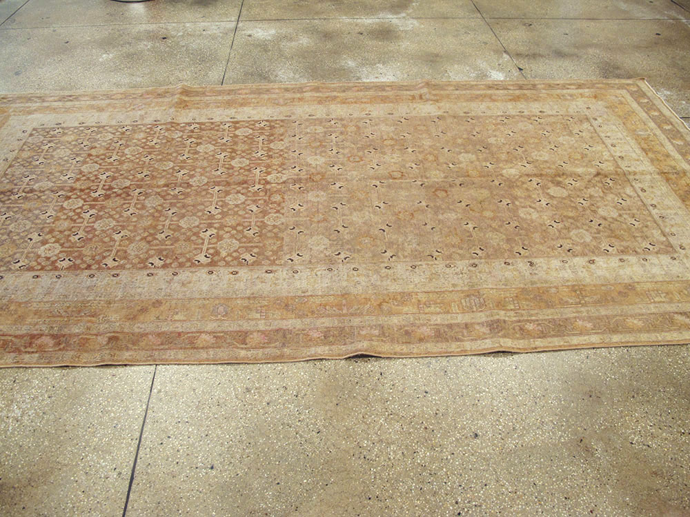 A Khotan Carpet, No.10349 - Galerie Shabab