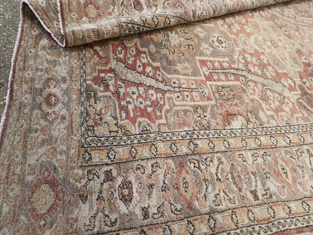 Antique Turkish Sivas Throw Rug, No.10416 - Galerie Shabab