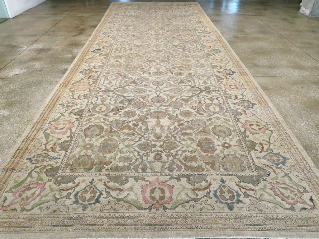Antique Indian Amritsar Long and Narrow Carpet, No.10643 - Galerie Shabab