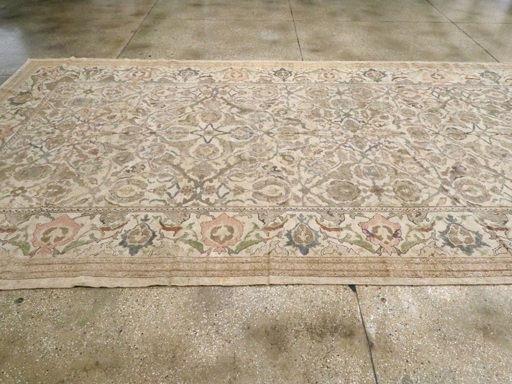 Antique Indian Amritsar Long and Narrow Carpet, No.10643 - Galerie Shabab