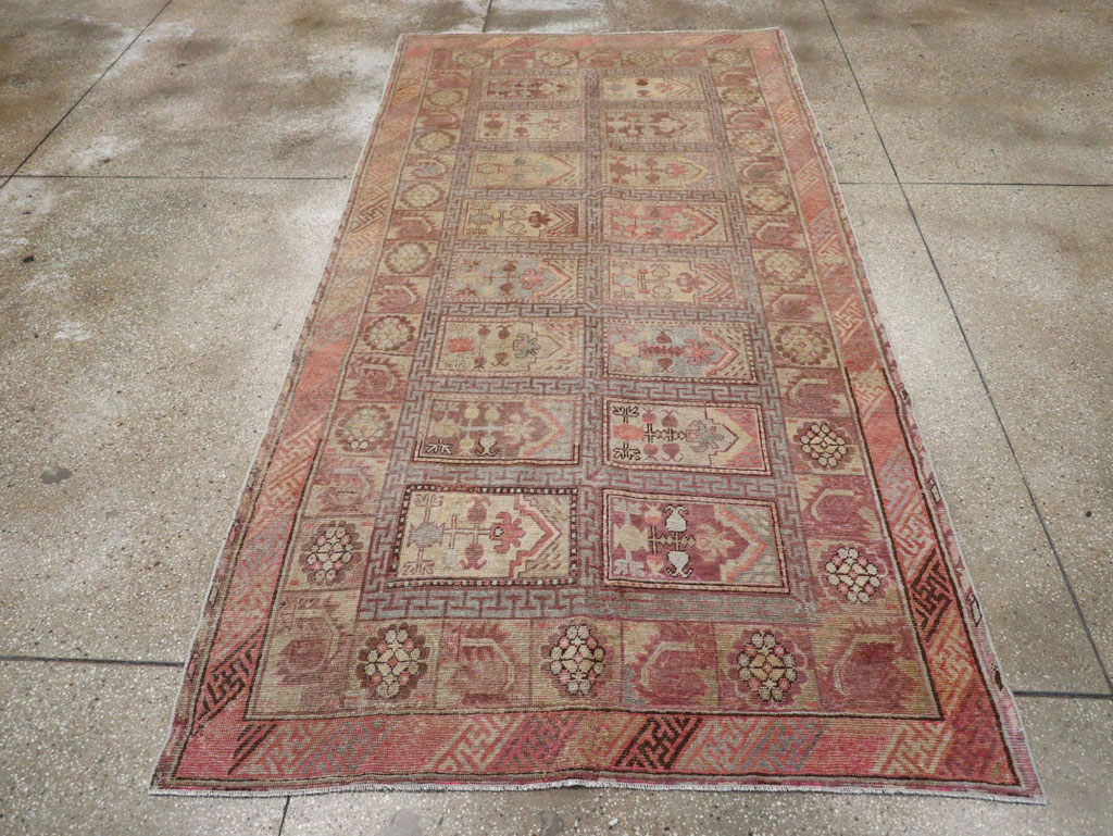 Antique East Turkestan Khotan Gallery Carpet, No.10772 - Galerie Shabab