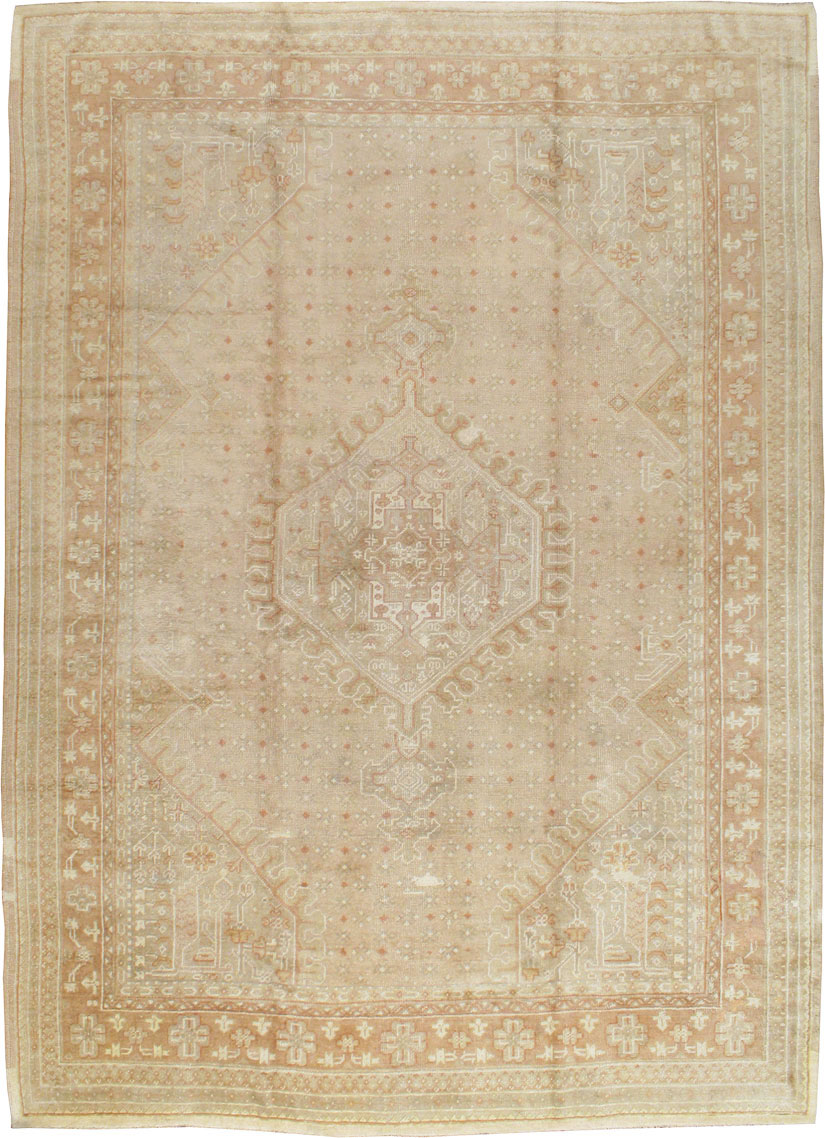 An Oushak Carpet, No.10796 - Galerie Shabab