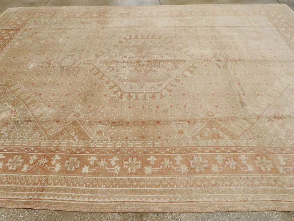 An Oushak Carpet, No.10796 - Galerie Shabab