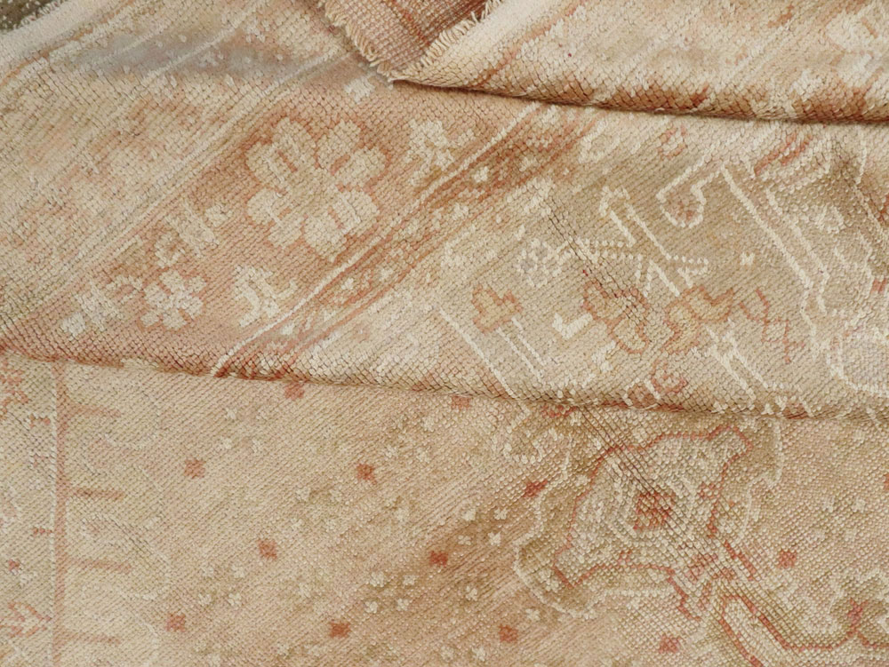 An Oushak Carpet, No.10796 - Galerie Shabab