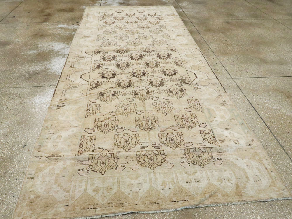 Vintage Persian Kurd Gallery Carpet, No.10800 - Galerie Shabab