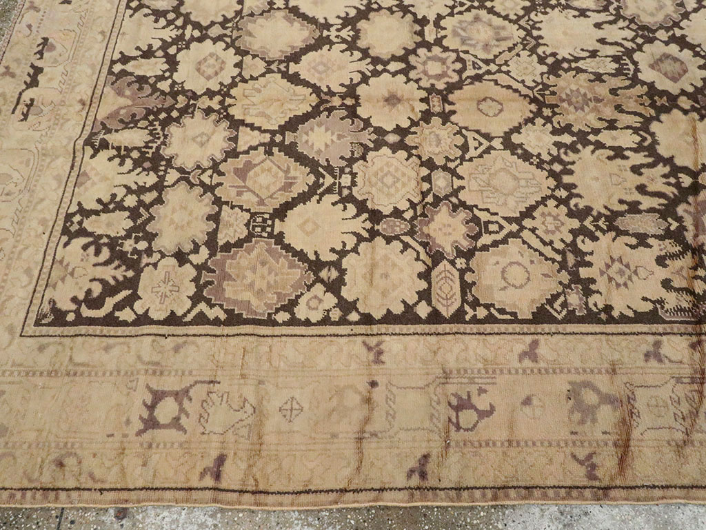 An Oushak Carpet, No.10806 - Galerie Shabab