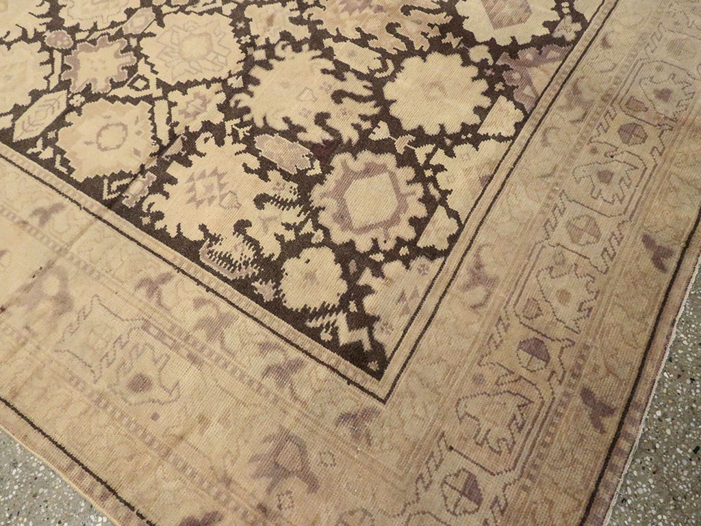 An Oushak Carpet, No.10806 - Galerie Shabab