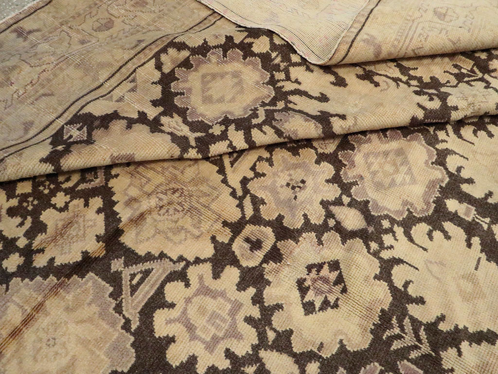 An Oushak Carpet, No.10806 - Galerie Shabab