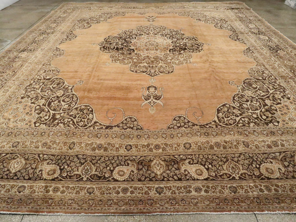 A Tabriz Carpet, No.10910 - Galerie Shabab
