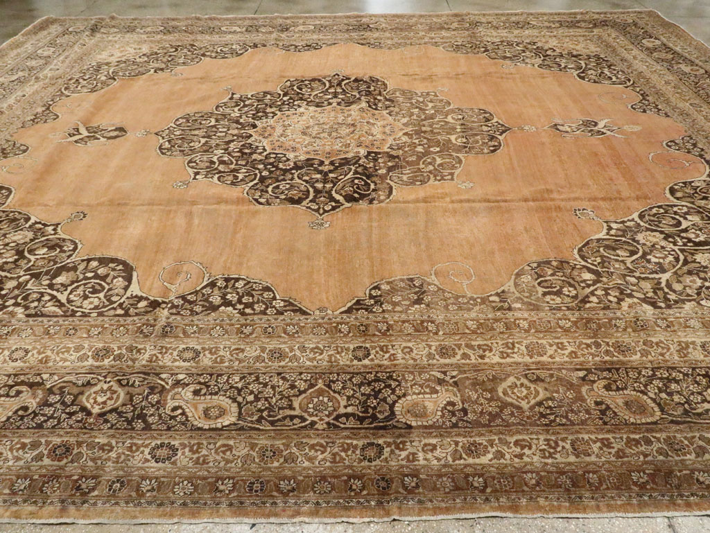 A Tabriz Carpet, No.10910 - Galerie Shabab