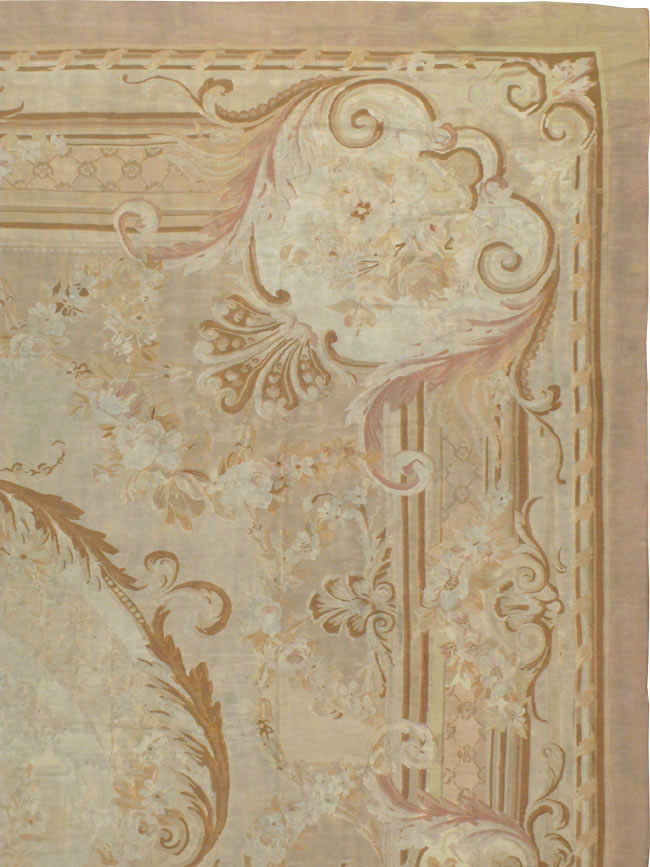 Antique French Aubusson Carpet, No.11290 - Galerie Shabab