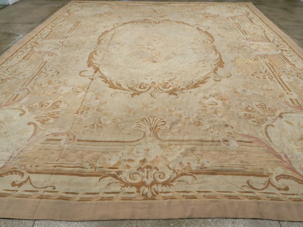Antique French Aubusson Carpet, No.11290 - Galerie Shabab