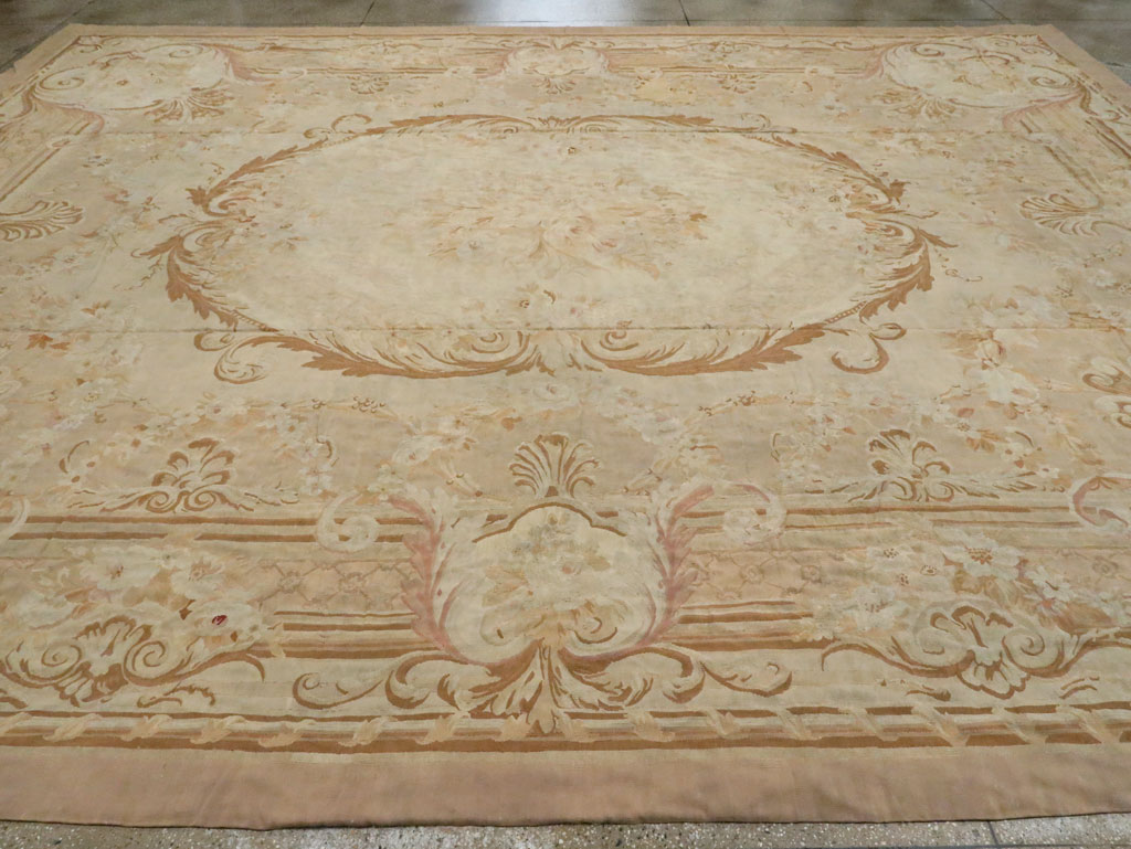 Antique French Aubusson Carpet, No.11290 - Galerie Shabab