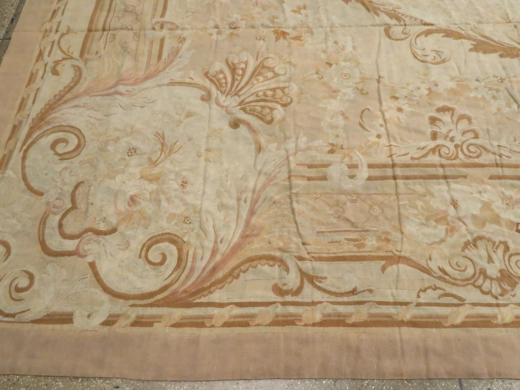 Antique French Aubusson Carpet, No.11290 - Galerie Shabab