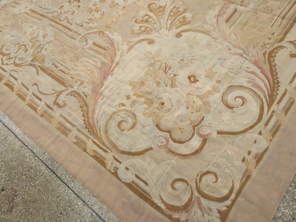 Antique French Aubusson Carpet, No.11290 - Galerie Shabab