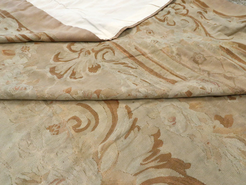 Antique French Aubusson Carpet, No.11290 - Galerie Shabab