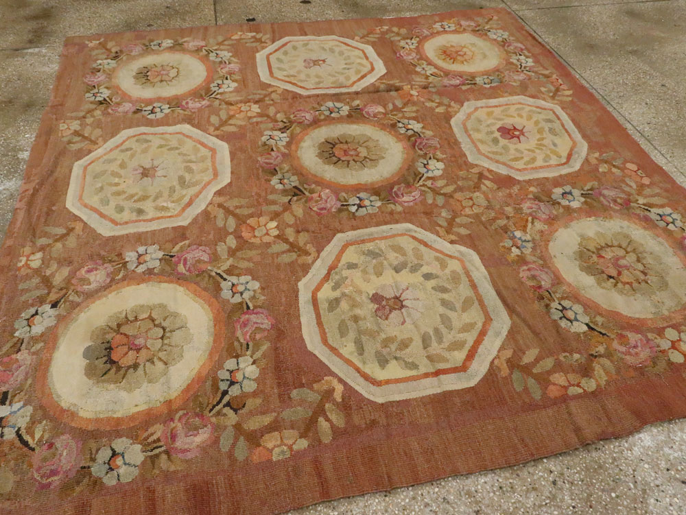 Antique Aubusson Square Carpet, No.11516 - Galerie Shabab