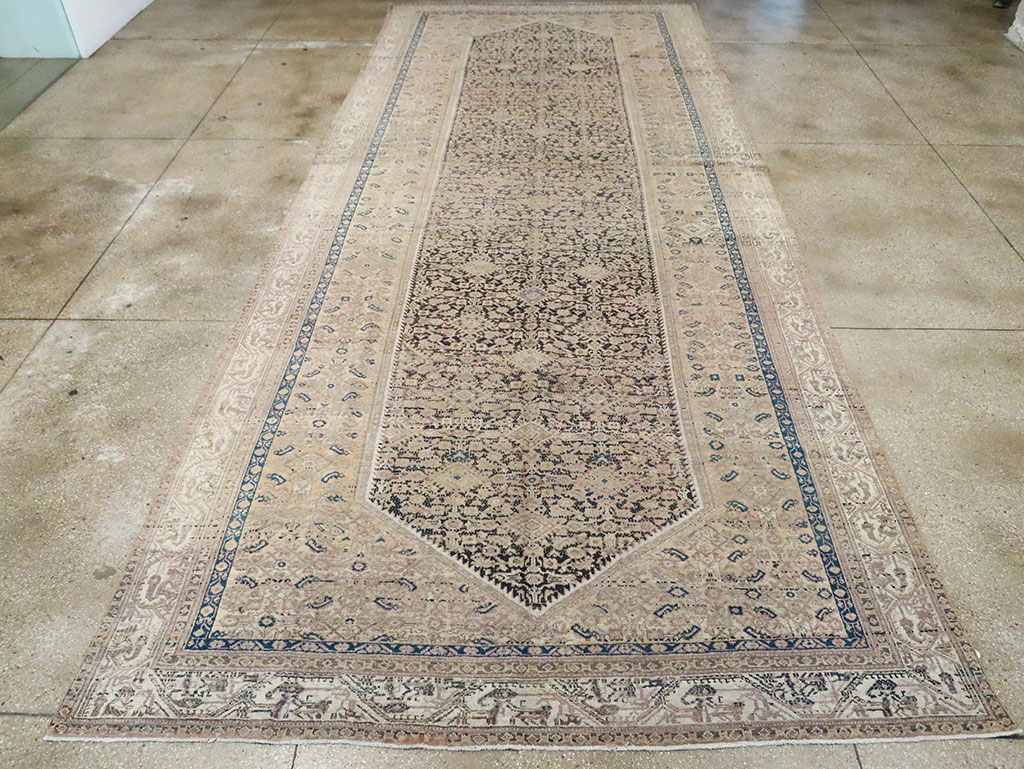 Antique Persian Malayer Gallery Carpet, No.11685 - Galerie Shabab