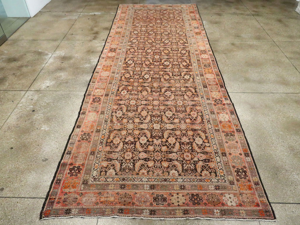Antique Persian Mahal Gallery Rug, No.11753 - Galerie Shabab