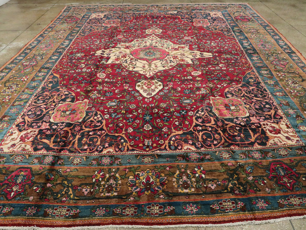 Antique Persian Bakhtiari Carpet, No.11770 - Galerie Shabab