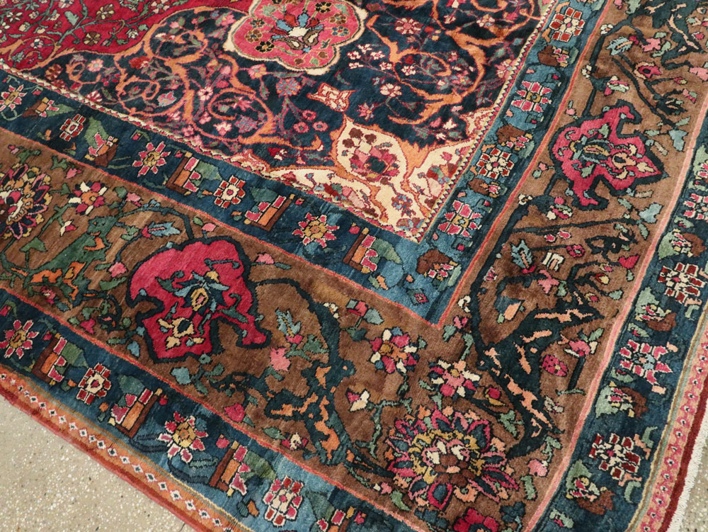 Antique Persian Bakhtiari Carpet, No.11770 - Galerie Shabab
