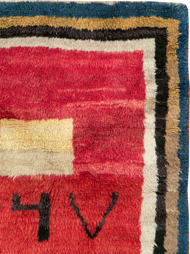 Vintage Persian Gabbeh Square Scatter Rug, No.11884 - Galerie Shabab
