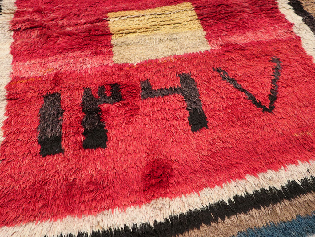 Vintage Persian Gabbeh Square Scatter Rug, No.11884 - Galerie Shabab