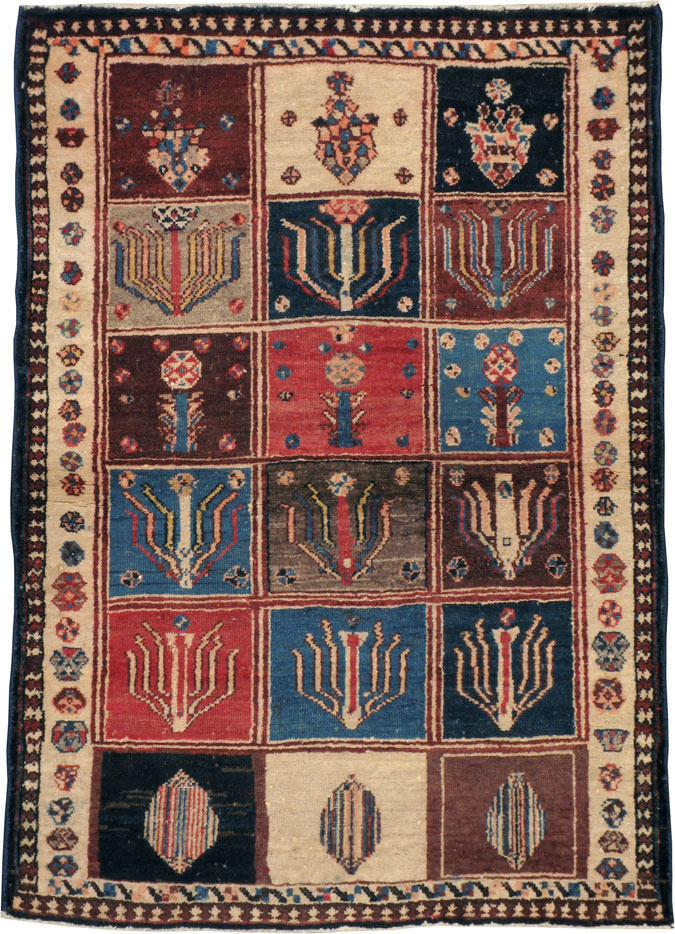 Vintage Persian Bakhtiari Rug, No.11901 - Galerie Shabab