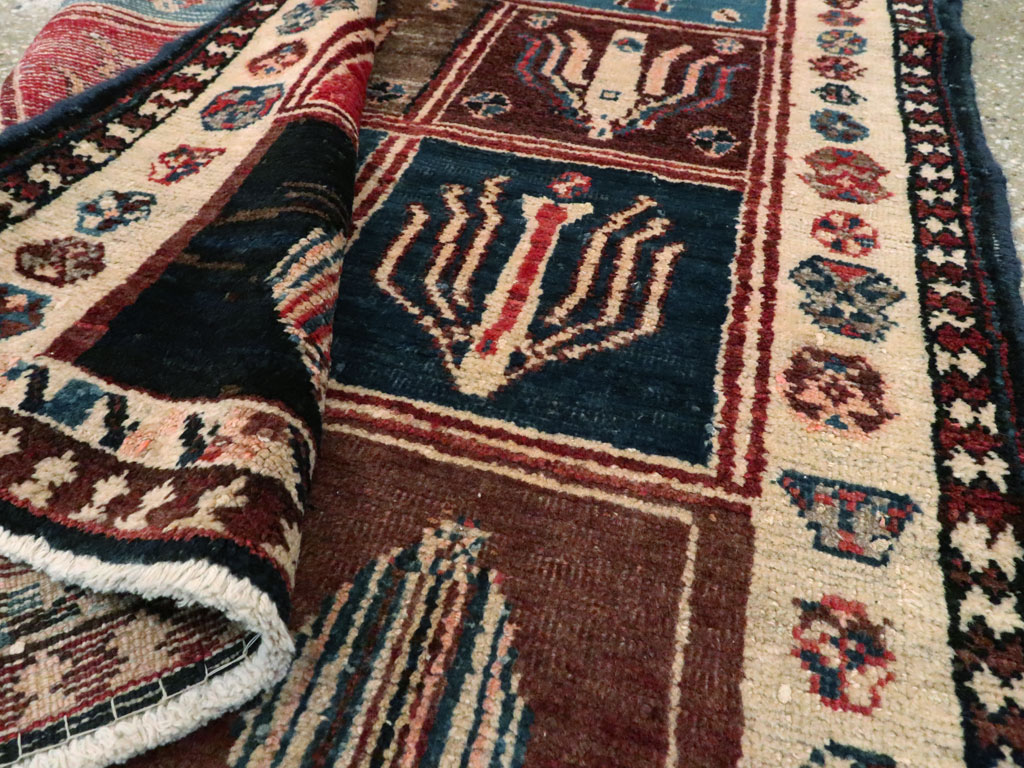 Vintage Persian Bakhtiari Rug, No.11901 - Galerie Shabab