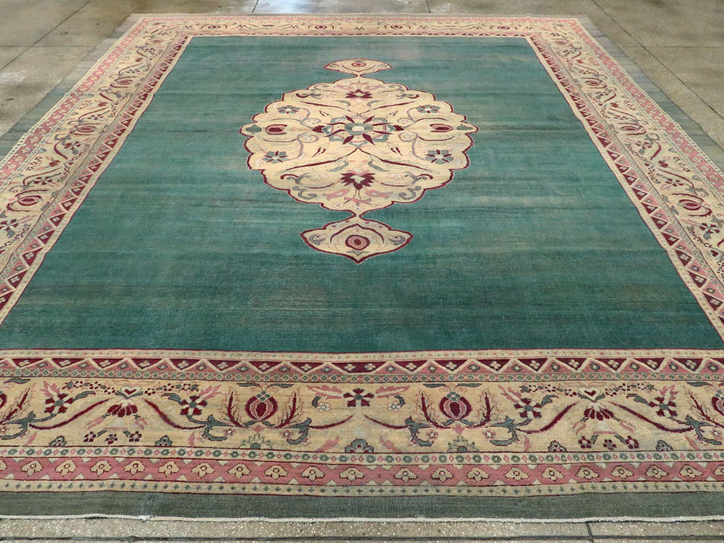 Antique Indian Agra Carpet, No.11923 - Galerie Shabab