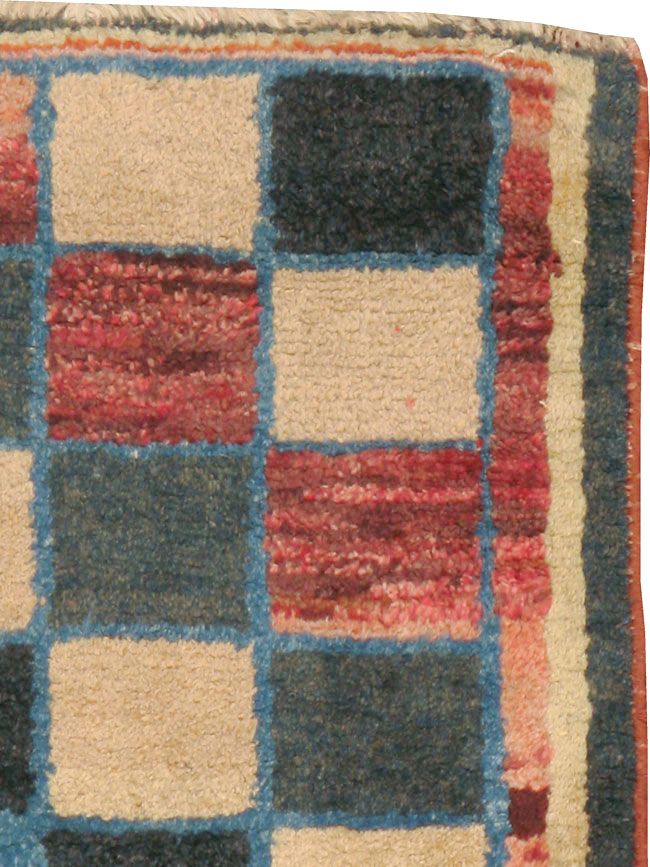 Antique Gabbeh Rug, No.11949 - Galerie Shabab