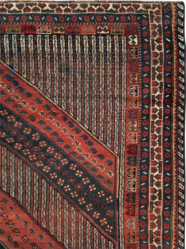 Antique Shiraz Gallery Carpet, No.12036 - Galerie Shabab